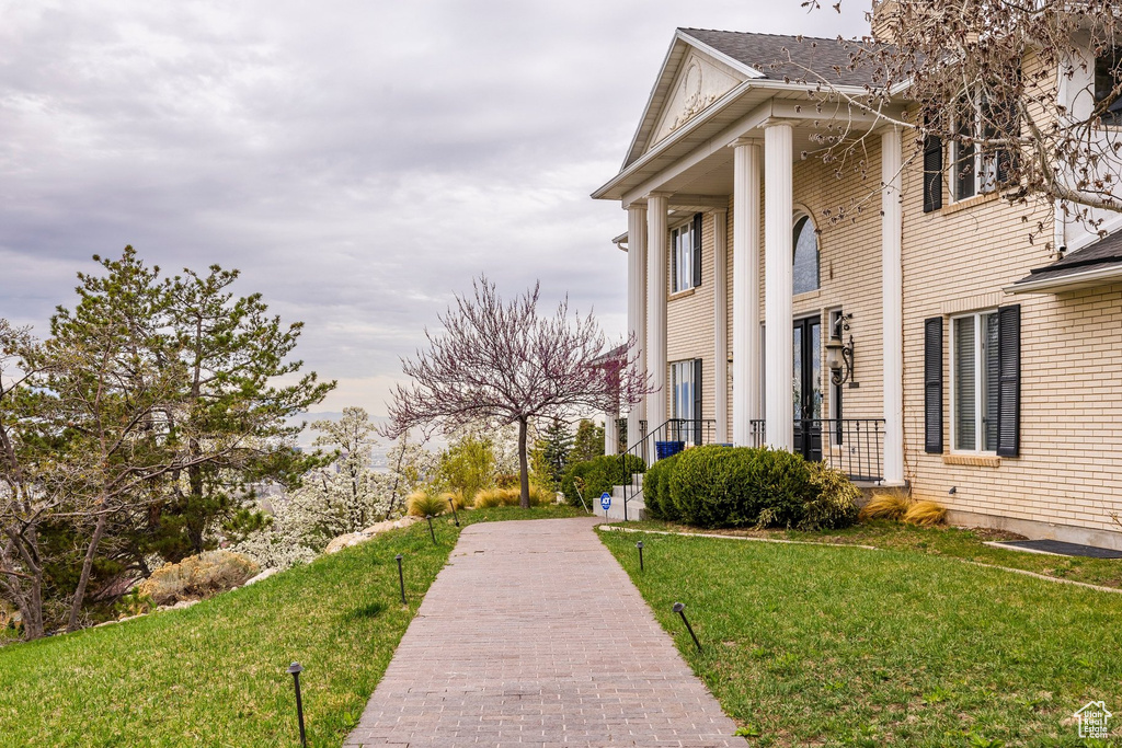 325 N FEDERAL HEIGHTS CIR Salt Lake City, UT 84103