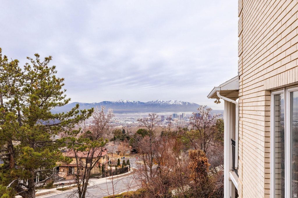325 N FEDERAL HEIGHTS CIR Salt Lake City, UT 84103