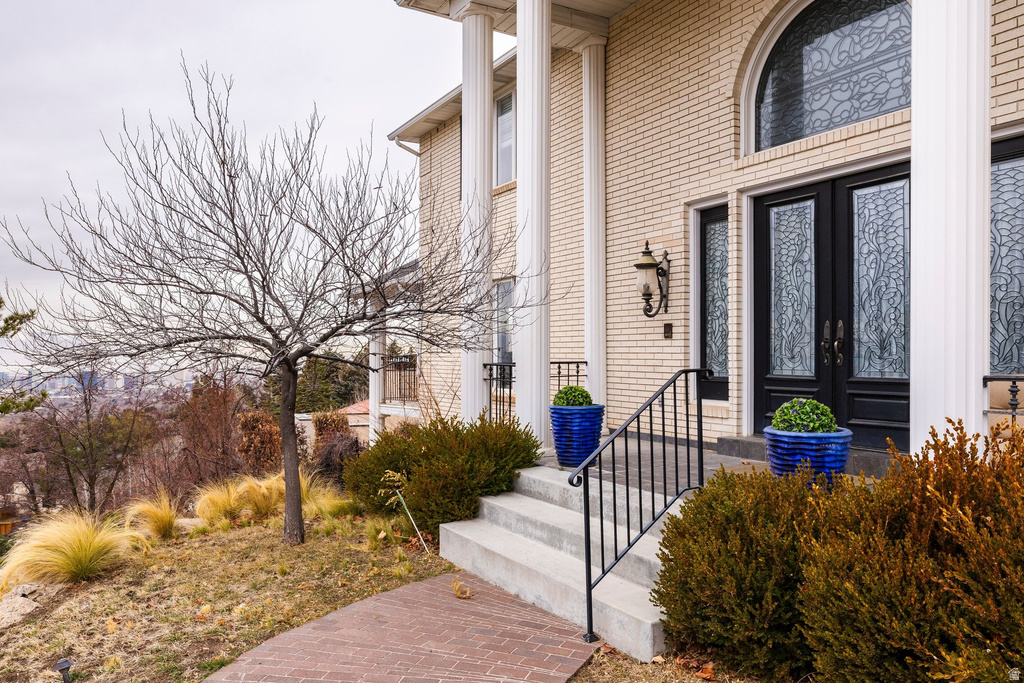 325 N FEDERAL HEIGHTS CIR Salt Lake City, UT 84103