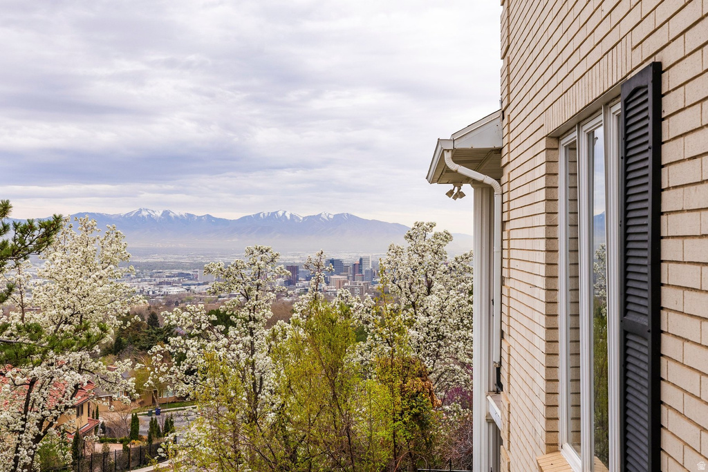 325 N FEDERAL HEIGHTS CIR Salt Lake City, UT 84103