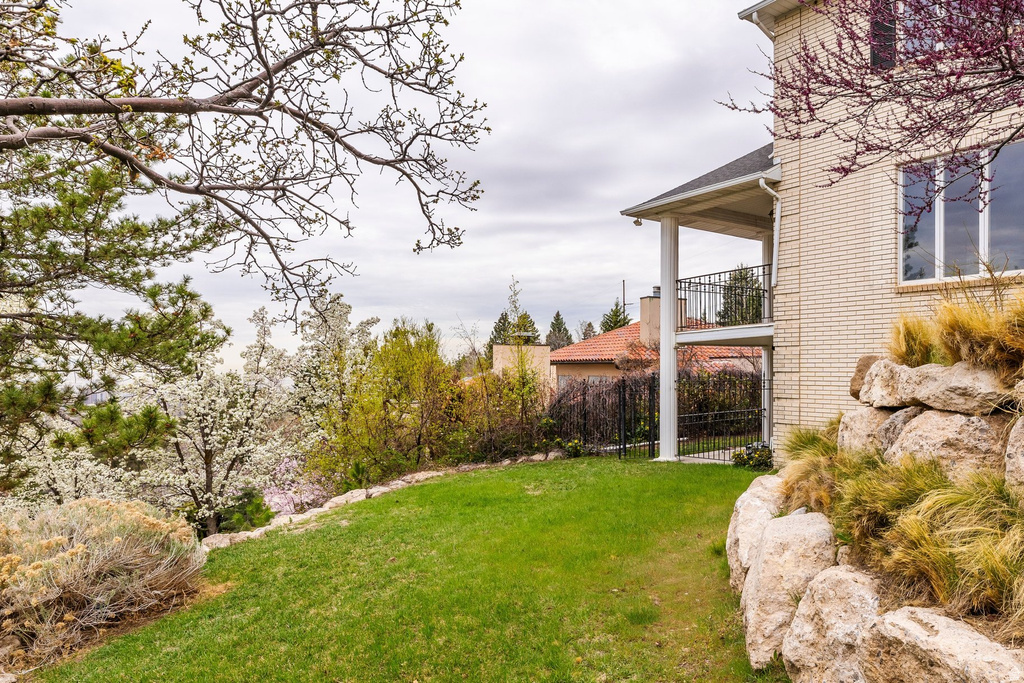 325 N FEDERAL HEIGHTS CIR Salt Lake City, UT 84103