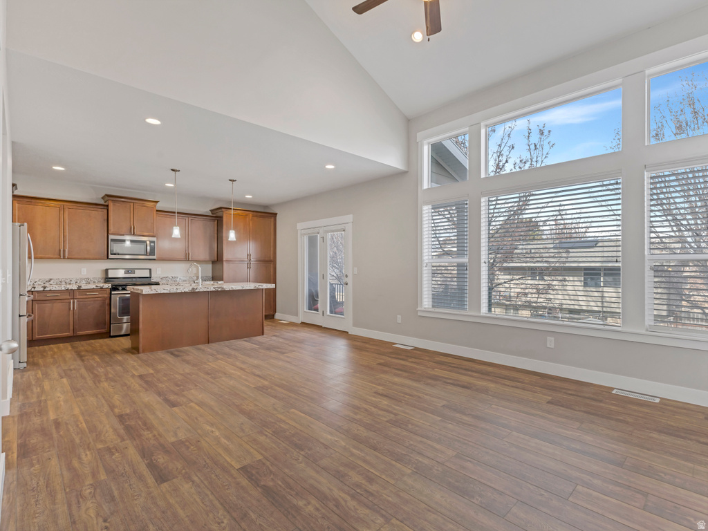 1376 W WALLSBURG DR Taylorsville, UT 84123