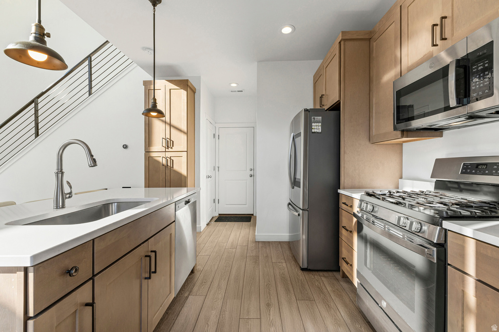 7163 W KELSEY PEAK LN #198 West Jordan, UT 84081