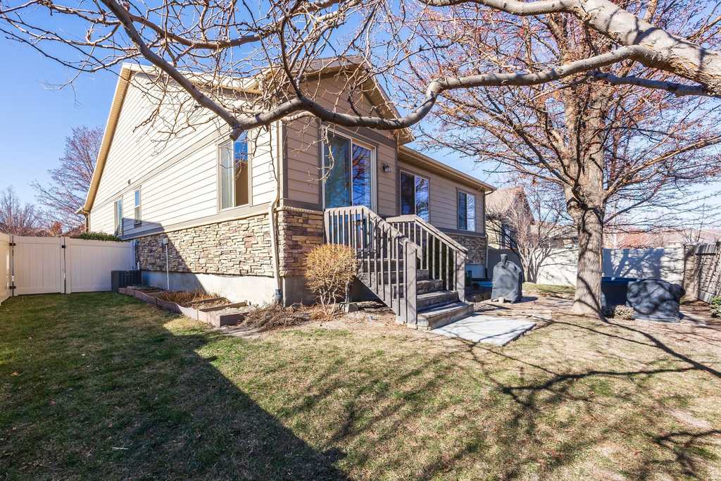 11181 S VILLAGE GROVE LN South Jordan, UT 84095