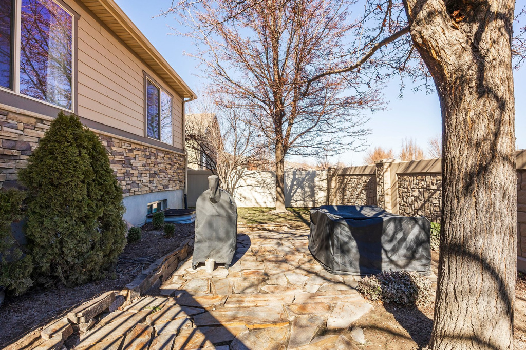 11181 S VILLAGE GROVE LN South Jordan, UT 84095