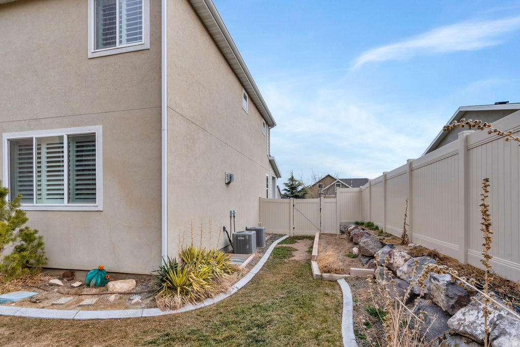 213 W WILDWOOD DR Saratoga Springs, UT 84045