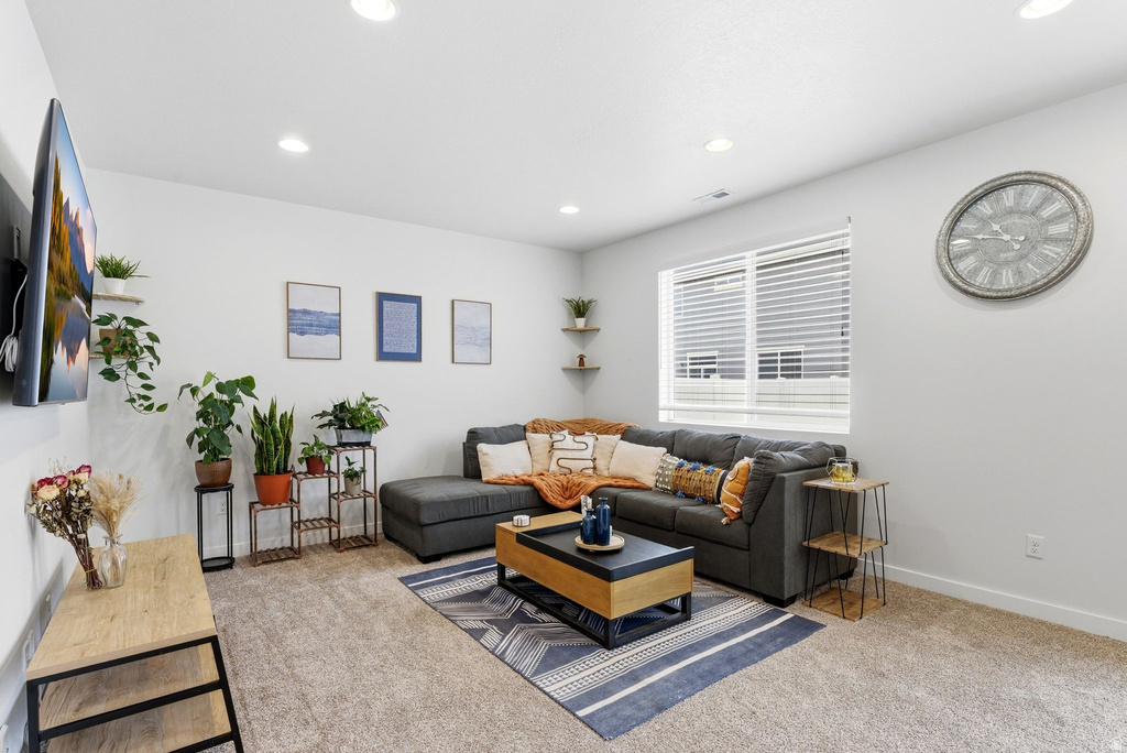 2126 W LYDIA LN Syracuse, UT 84075