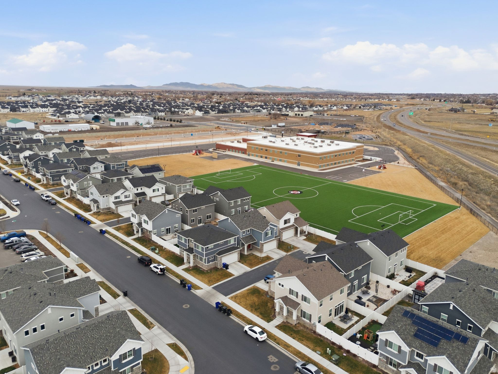 2126 W LYDIA LN Syracuse, UT 84075