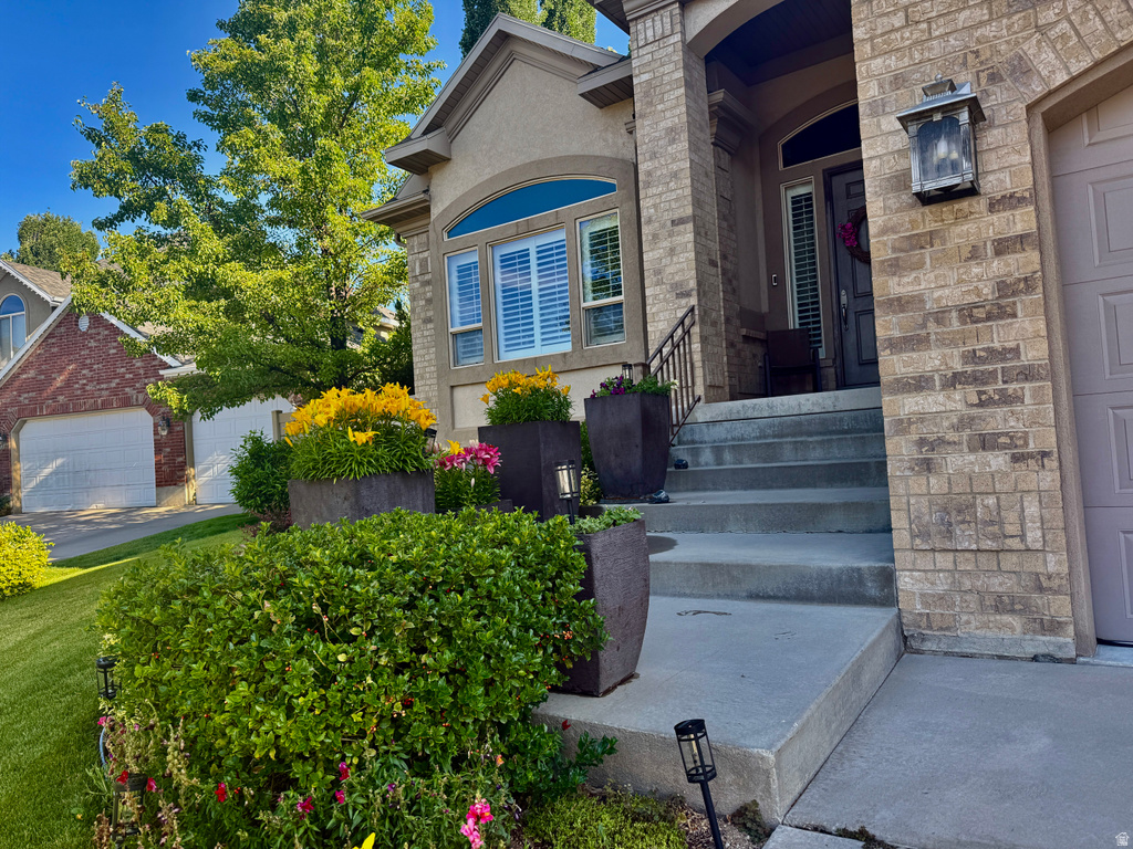 1653 E CRESCENT VIEW CIRCLE CIR Sandy, UT 84092