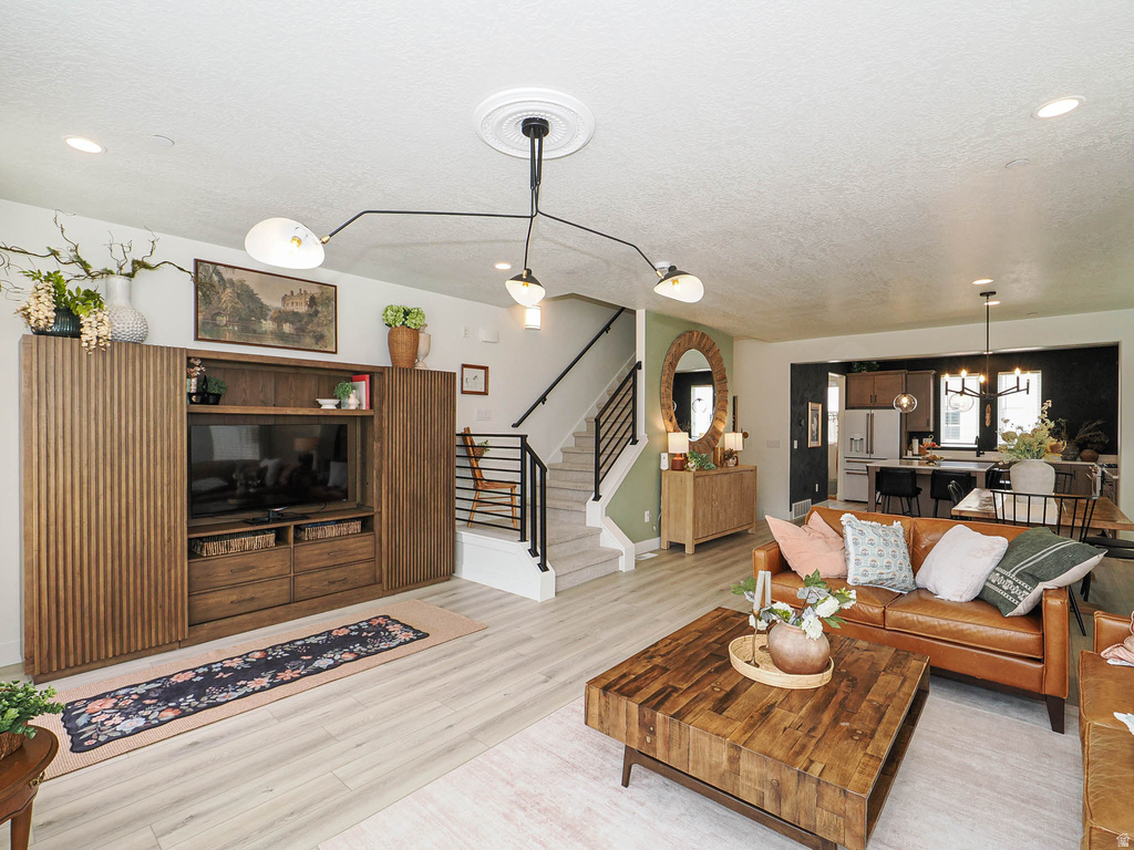 571 N 1400 W Farmington, UT 84025