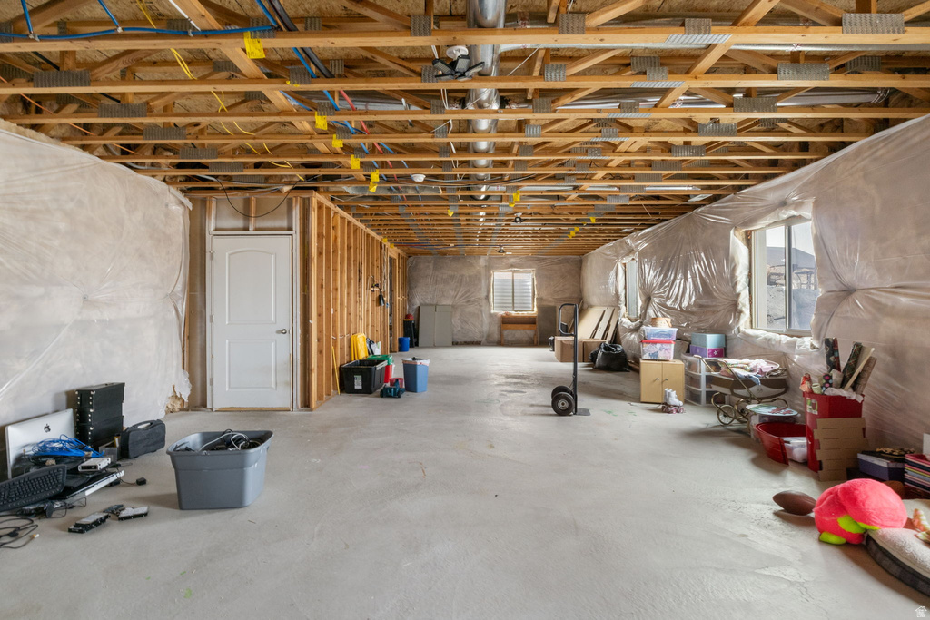 8949 S SOLIAI CIR West Jordan, UT 84081