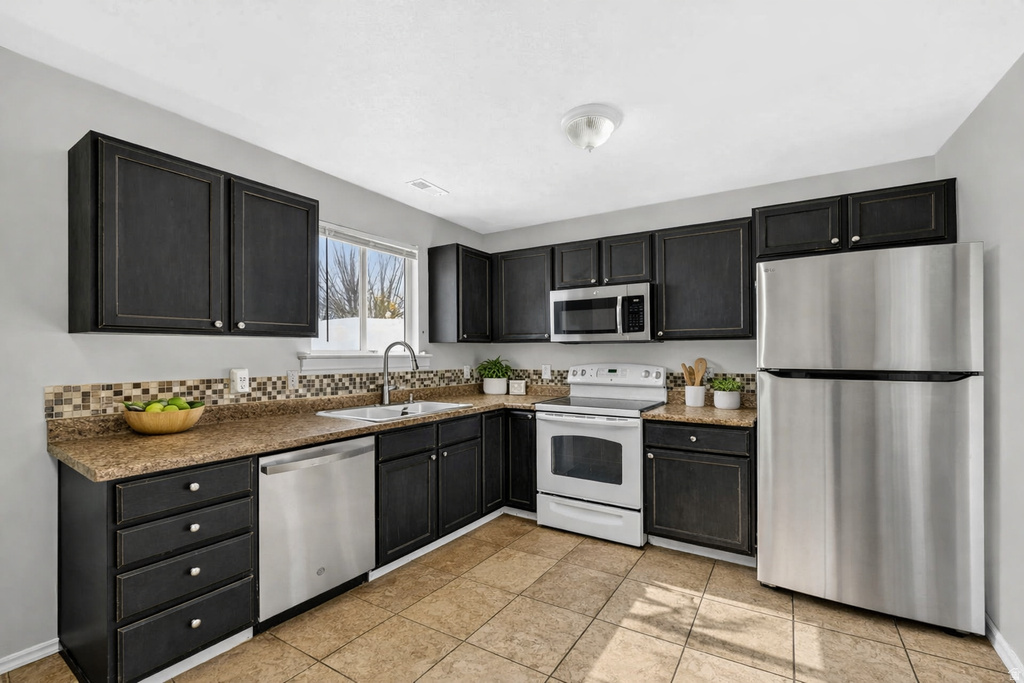 422 E 2050 N photo 2