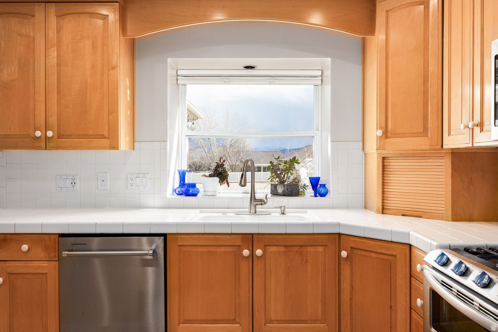 13933 S WHITE TAIL CV Bluffdale, UT 84065