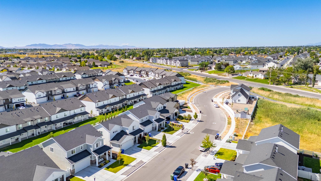 3074 S EDGEWATER LN Syracuse, UT 84075