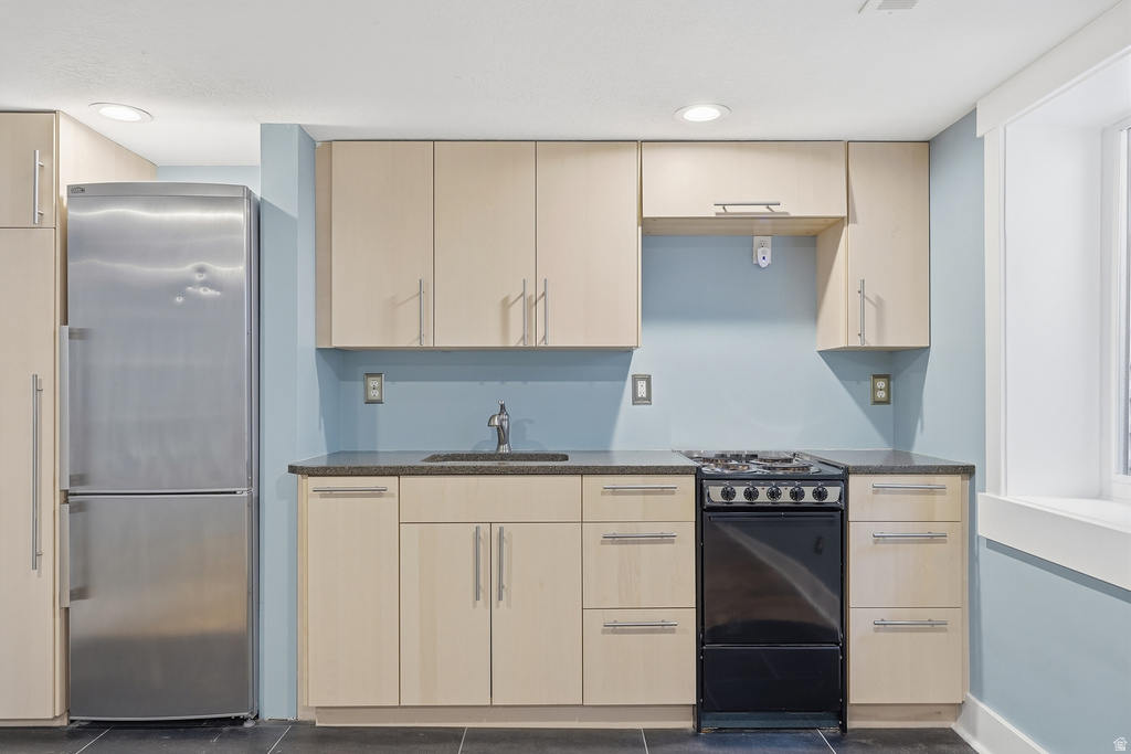 711 E 9TH AVE. Salt Lake City, UT 84103