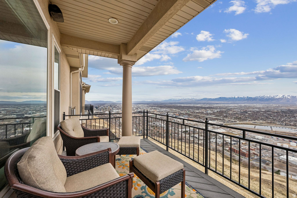 941 N SANDHURST DR Salt Lake City, UT 84103