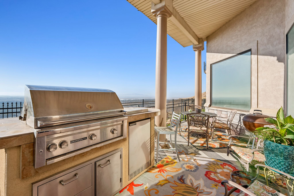 941 N SANDHURST DR Salt Lake City, UT 84103