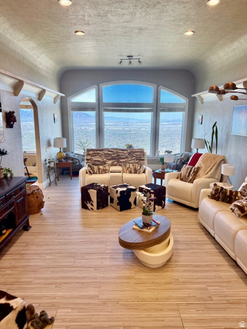 941 N SANDHURST DR Salt Lake City, UT 84103