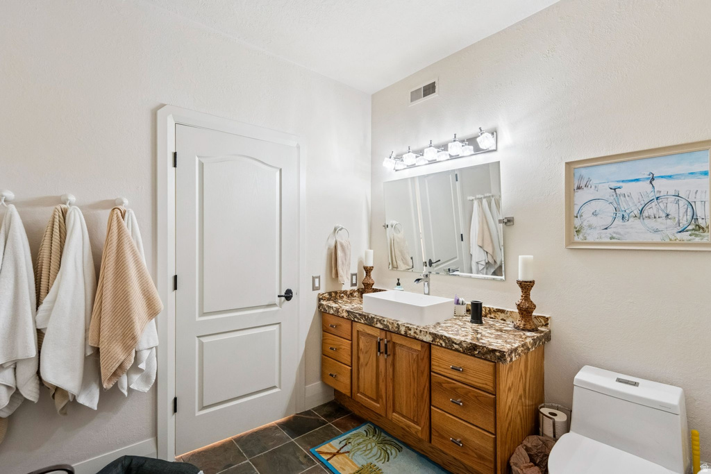 941 N SANDHURST DR Salt Lake City, UT 84103