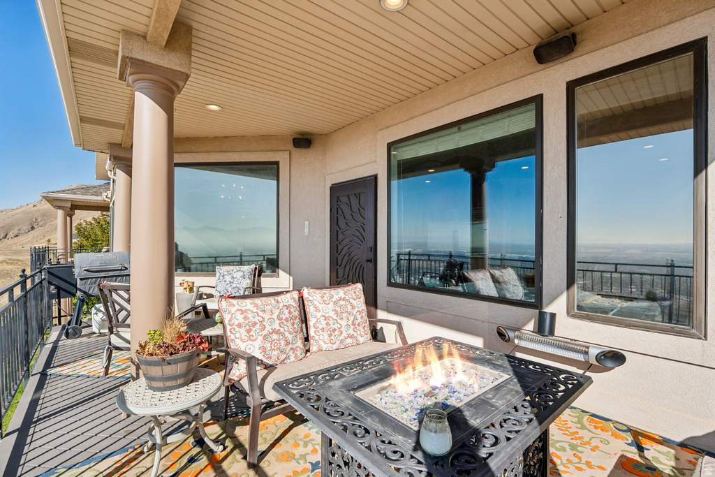 941 N SANDHURST DR Salt Lake City, UT 84103