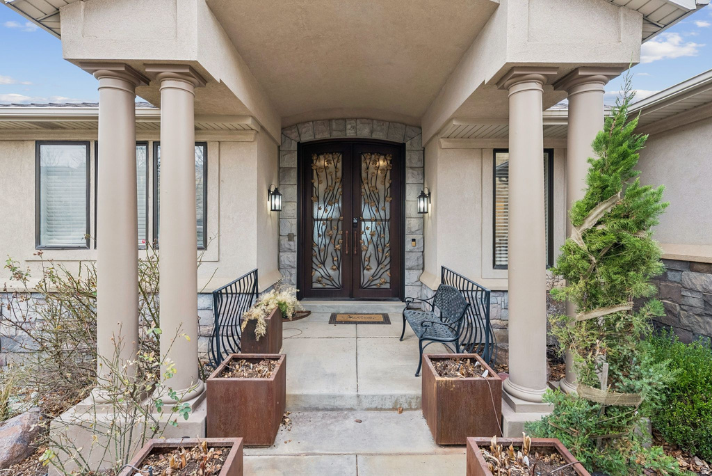 941 N SANDHURST DR Salt Lake City, UT 84103