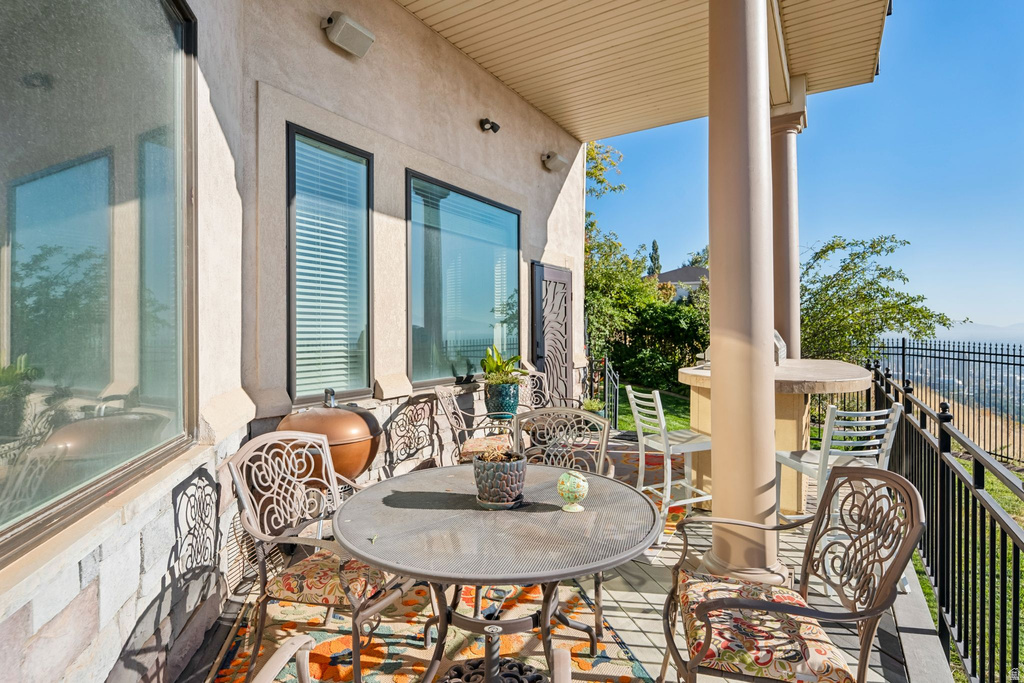 941 N SANDHURST DR Salt Lake City, UT 84103