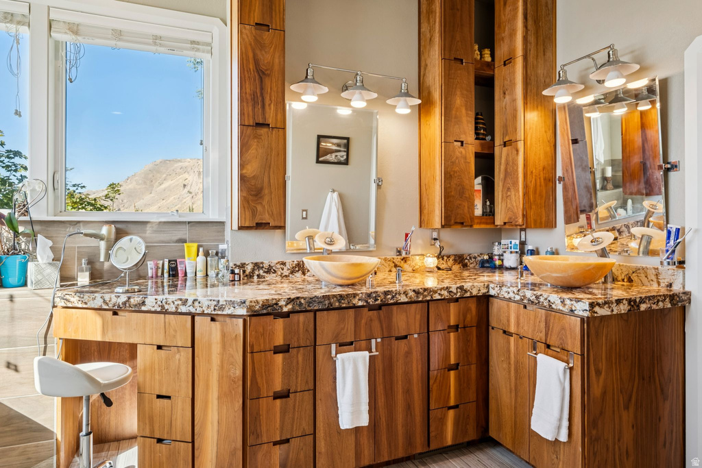 941 N SANDHURST DR Salt Lake City, UT 84103