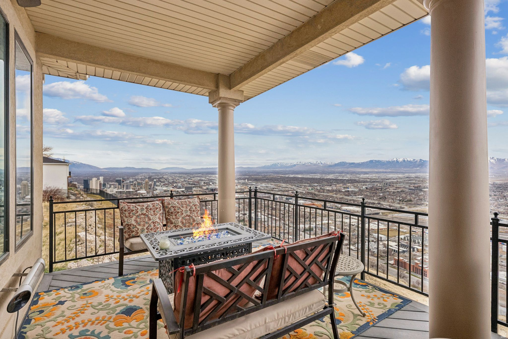 941 N SANDHURST DR Salt Lake City, UT 84103