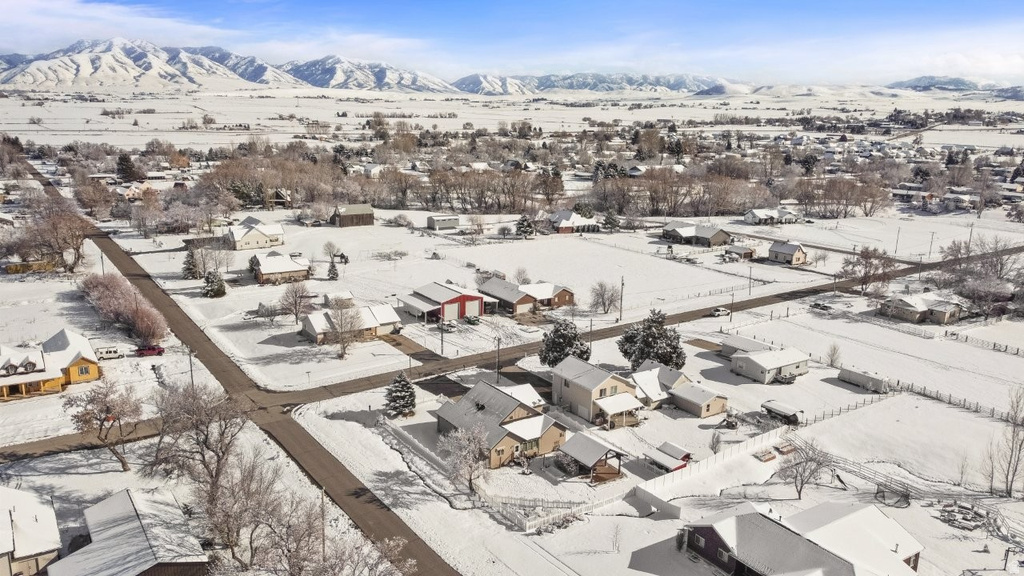 507 S 200 W Wellsville, UT 84339