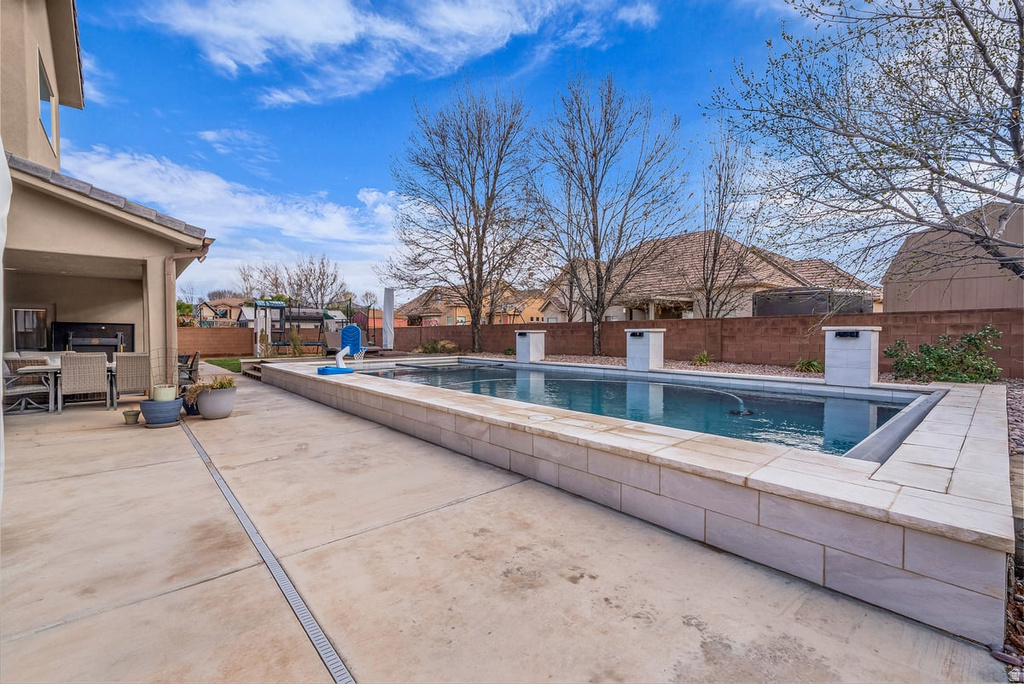 2551 S HONEY BEE CIR Washington, UT 84780