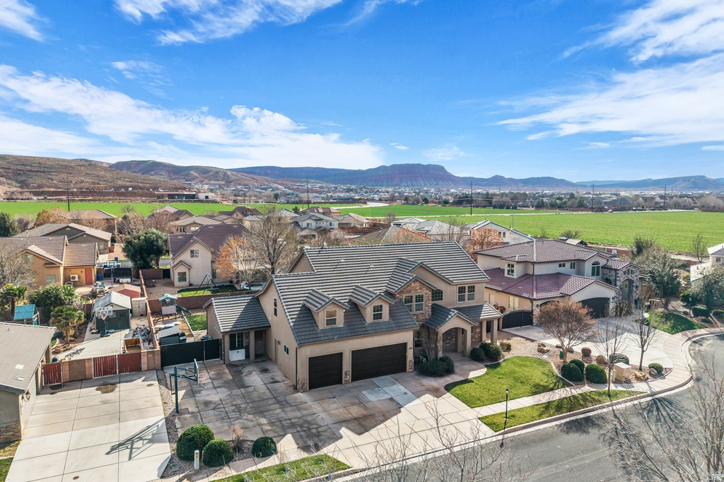 2551 S HONEY BEE CIR Washington, UT 84780