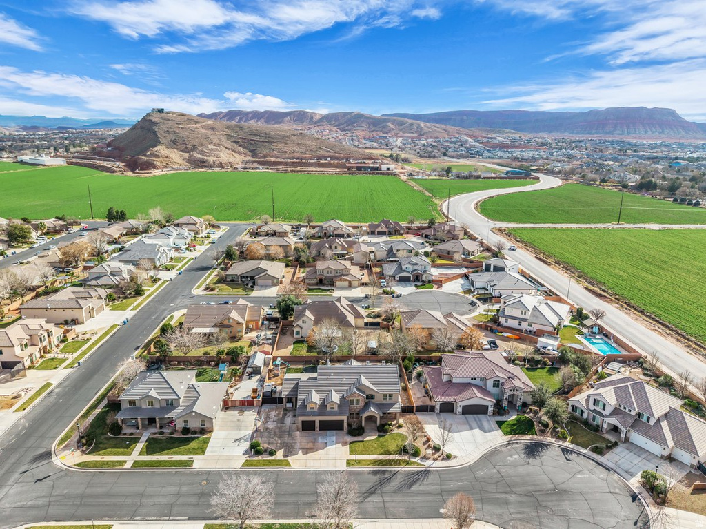 2551 S HONEY BEE CIR Washington, UT 84780