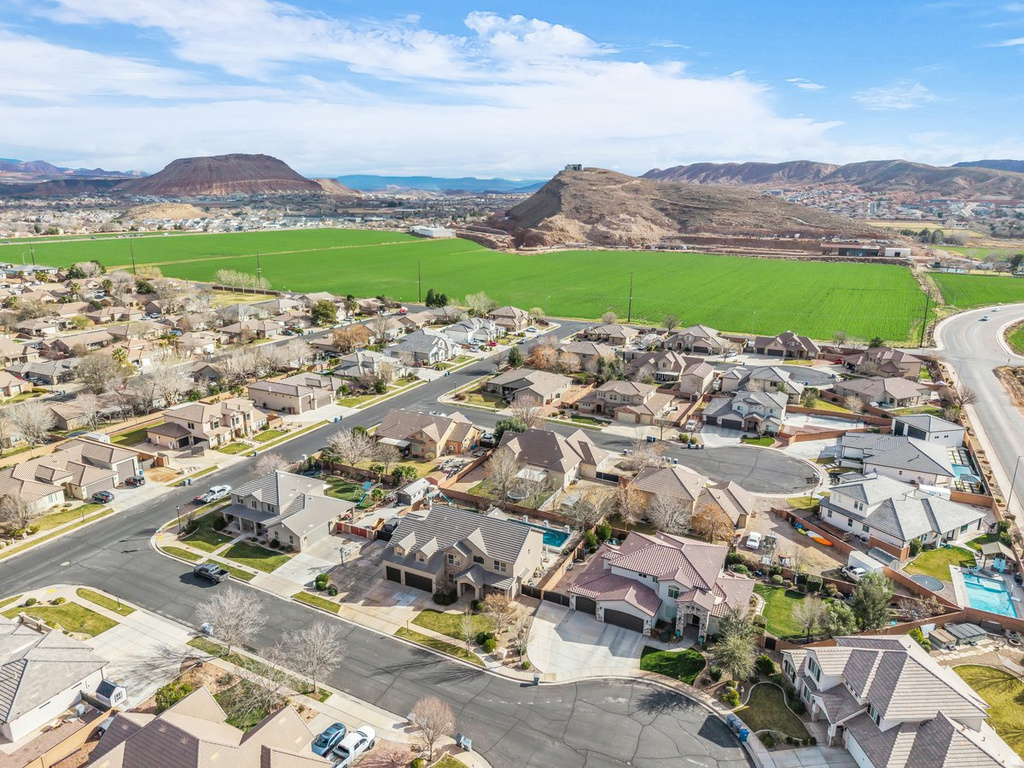 2551 S HONEY BEE CIR Washington, UT 84780