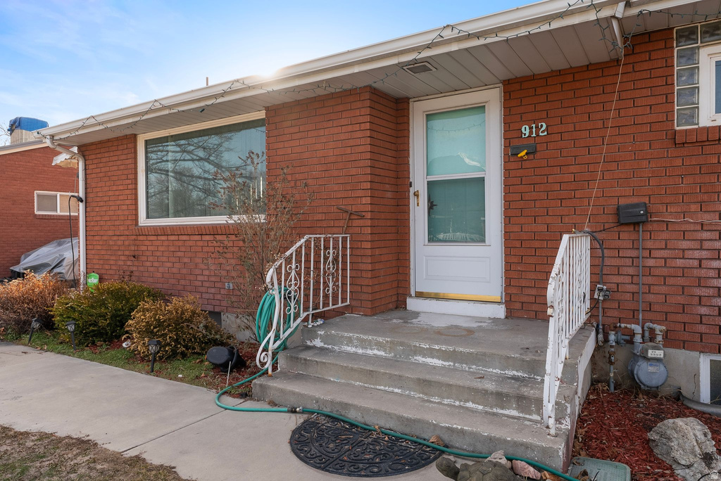 912 S 100 E Orem, UT 84058