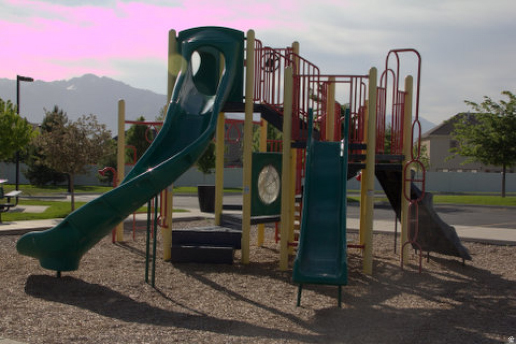 3285 W BLACK HAWK DR South Jordan, UT 84095