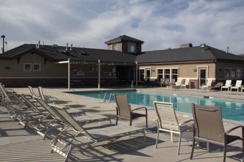 3285 W BLACK HAWK DR South Jordan, UT 84095