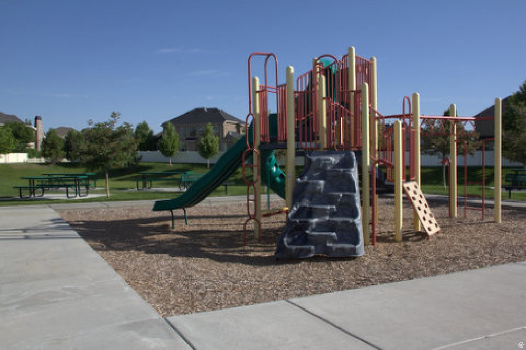 3285 W BLACK HAWK DR South Jordan, UT 84095