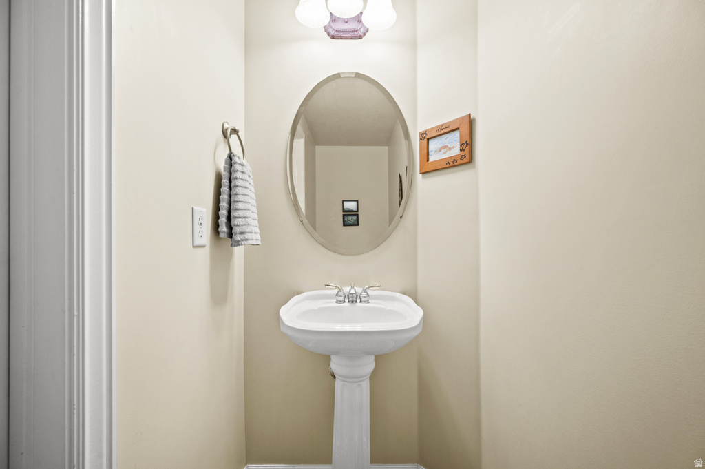 7432 S GREEN BERRY CT Midvale, UT 84047