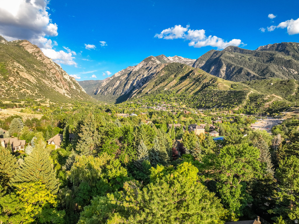 3773 E QUAIL HILL LN #104 Sandy, UT 84092