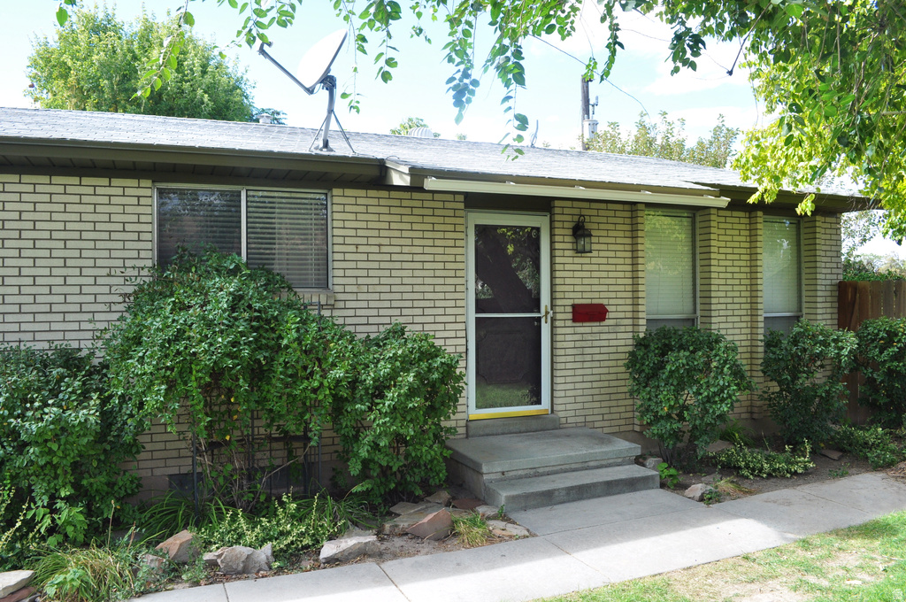 332 W HARVARD DR Midvale, UT 84047