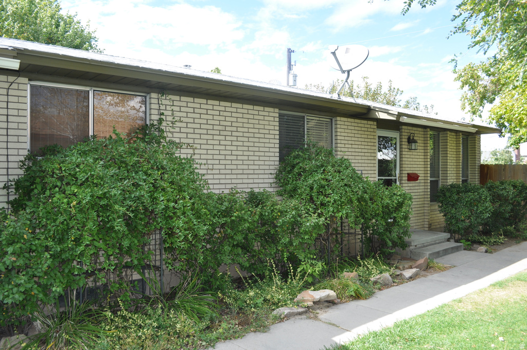 332 W HARVARD DR Midvale, UT 84047