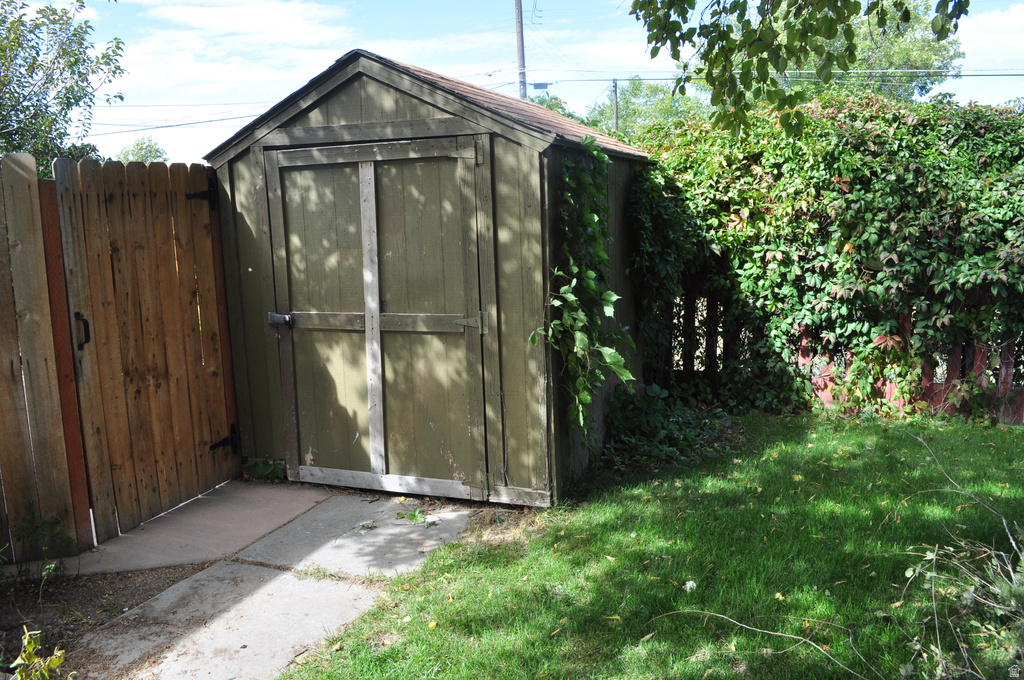 332 W HARVARD DR Midvale, UT 84047