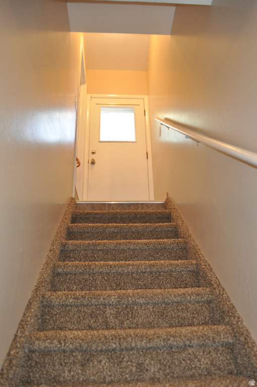 332 W HARVARD DR Midvale, UT 84047