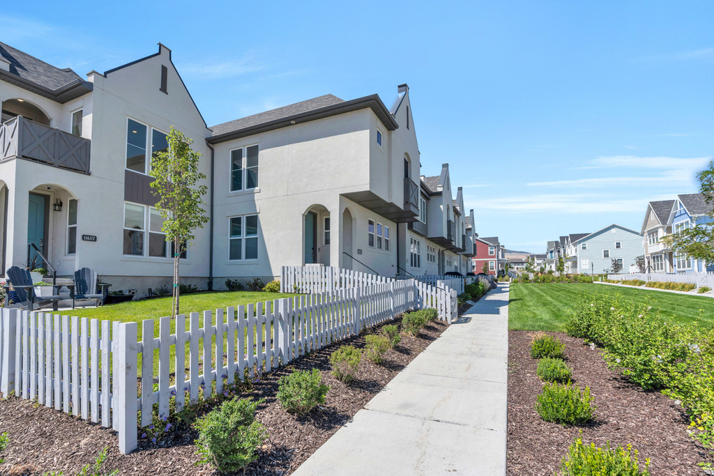 11607 S DORIAN DR South Jordan, UT 84009