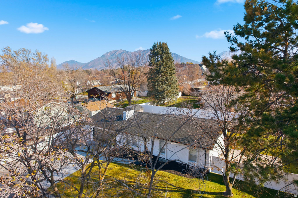 8583 S HARVARD PARK DR Sandy, UT 84094