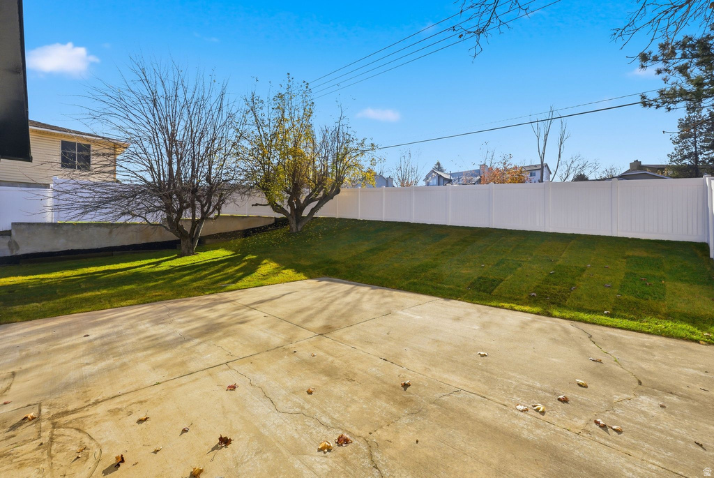 8583 S HARVARD PARK DR Sandy, UT 84094