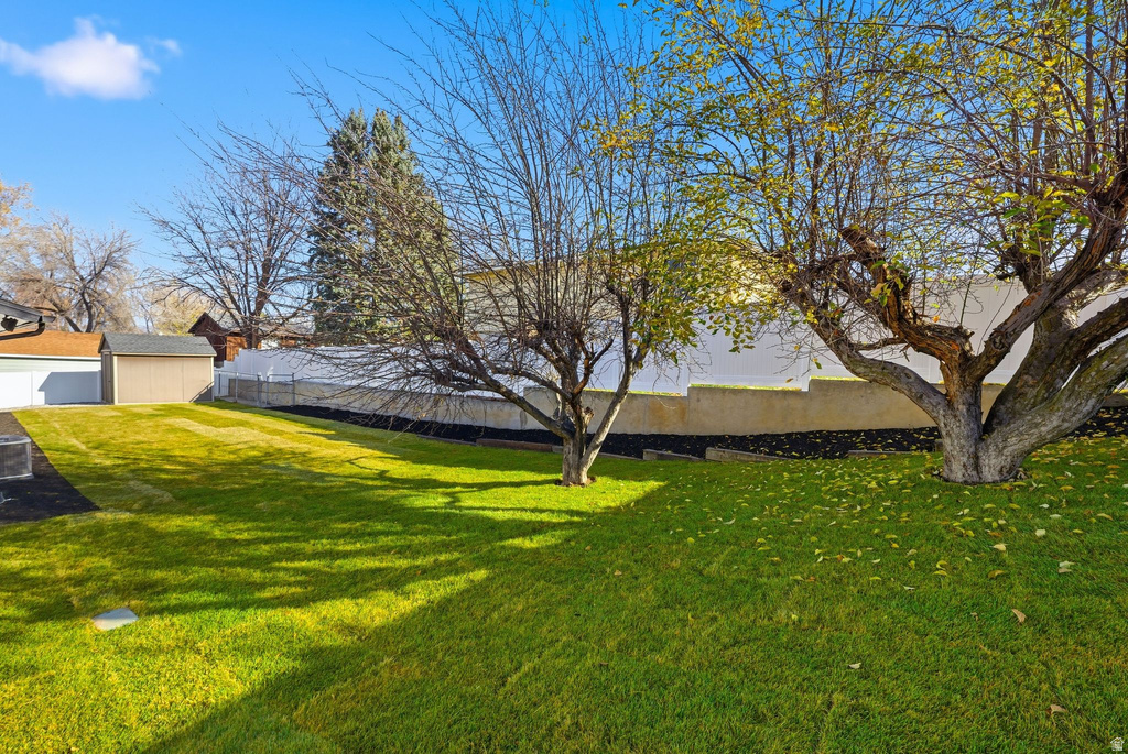 8583 S HARVARD PARK DR Sandy, UT 84094