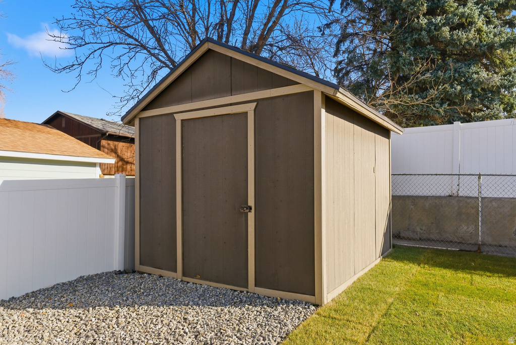 8583 S HARVARD PARK DR Sandy, UT 84094