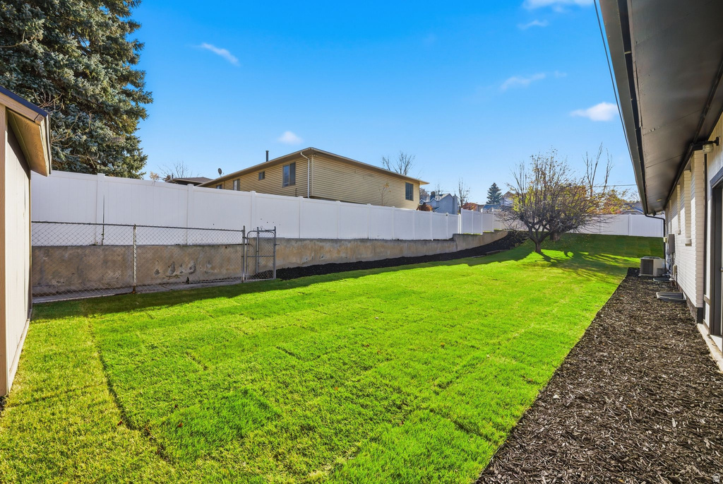 8583 S HARVARD PARK DR Sandy, UT 84094