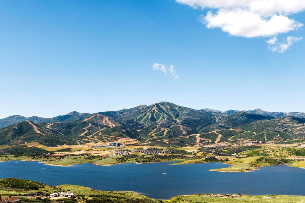 488 E KAYAK DR #204 Hideout, UT 84036